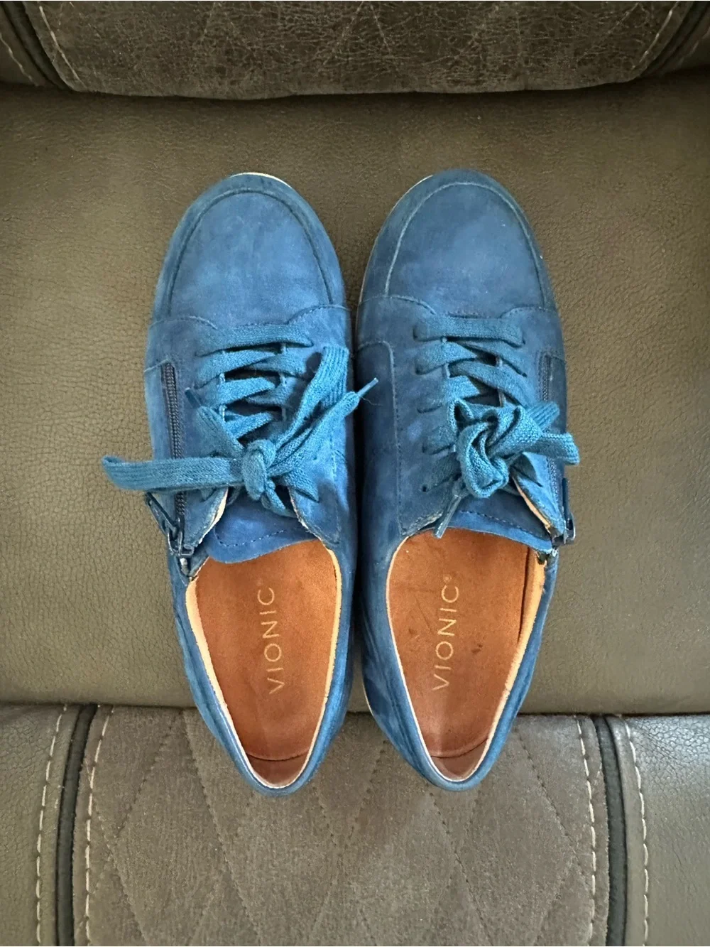 Vionic Abagail women's blue nubuck sneaker
